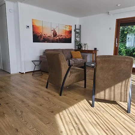 Chalet De Kleine Kriemelkuil-vakantiehuisje De Specht Op De Veluwe *
